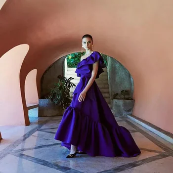 Элегантные фиолетовые вечерние платья 2023 Многоуровневый атлас на одно плечо знаменитость вечернее платье складки арабское атласное платье для выпускного вечера в Дубае